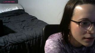 _minikui_ nude pussy closeups on cam for live sex video chat