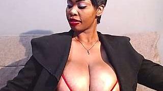 MissTits nude pussy closeups on cam for live sex video chat