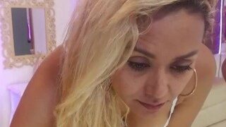 Molly Glitter nude before cam – live sex chat