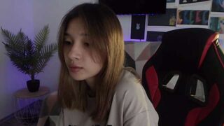 Moni_Knows nude pussy closeups on cam for live sex video chat