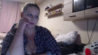 Mrs-Luder nude pussy closeups on cam for live sex video chat