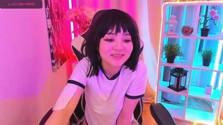 NikkiYang nude pussy closeups on cam for live sex video chat