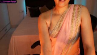 Nylaahh nude pussy closeups on cam for live sex video chat