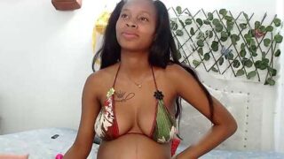 OnikaSmith nude pussy closeups on cam for live sex video chat