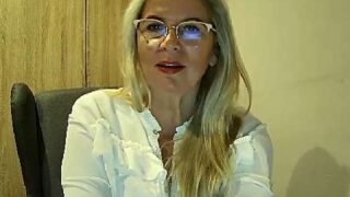PenelopeKiss nude pussy closeups on cam for live sex video chat