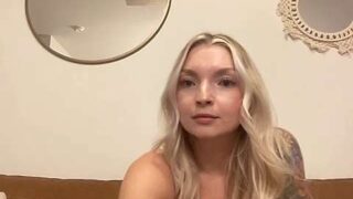 PrettyLexie nude pussy closeups on cam for live sex video chat