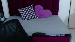 Queen077 nude before cam – live sex chat