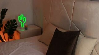 RoxanneBells nude pussy closeups on cam for live sex video chat