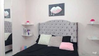 sammy_aaron_ nude pussy closeups on cam for live sex video chat