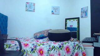 sara_helle nude pussy closeups on cam for live sex video chat