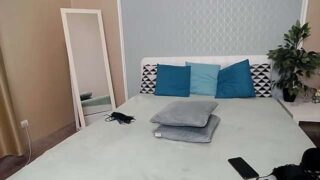SarahSwone nude pussy closeups on cam for live sex video chat