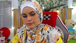 sarahtoumi_ nude pussy closeups on cam for live sex video chat