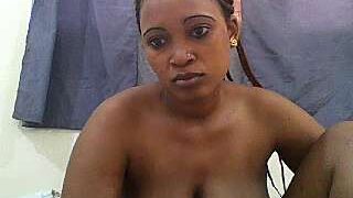 Sexyfarida nude pussy closeups on cam for live sex video chat