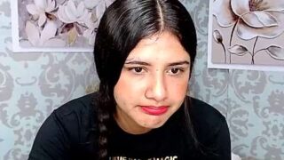 sheyla_17 nude pussy closeups on cam for live sex video chat