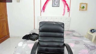 Sofie_27 nude pussy closeups on cam for live sex video chat