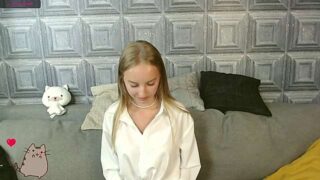 SophiaReeves nude pussy closeups on cam for live sex video chat