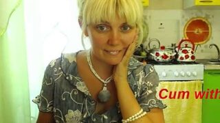 SunnySylvia nude pussy closeups on cam for live sex video chat