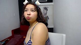 SweetElle_ nude pussy closeups on cam for live sex video chat