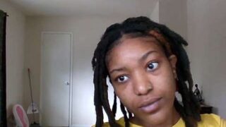 SweetReddz nude pussy closeups on cam for live sex video chat