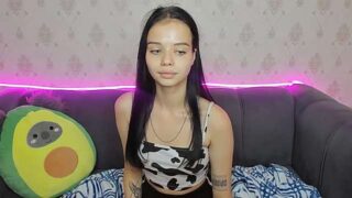 Unicornbaby1 nude pussy closeups on cam for live sex video chat