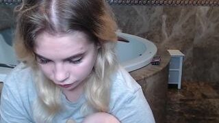 Vicky nude before cam – live sex chat