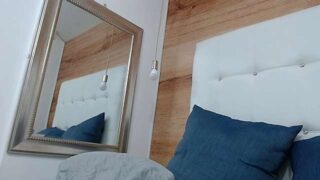 VioletaLarson1 nude pussy closeups on cam for live sex video chat