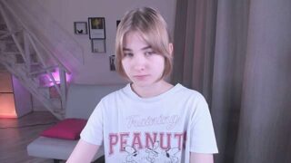 AlexisMaysX nude pussy closeups on cam for live sex video chat