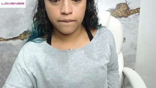 Angelux_chantall nude pussy closeups on cam for live sex video chat