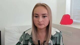 Bb-Karolina nude pussy closeups on cam for live sex video chat