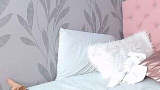 Cameeron_sweet nude pussy closeups on cam for live sex video chat