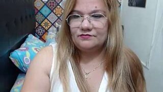 casandra_milf nude pussy closeups on cam for live sex video chat
