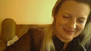 Desperate_housewife nude pussy closeups on cam for live sex video chat