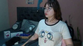 dolly_saylor nude pussy closeups on cam for live sex video chat