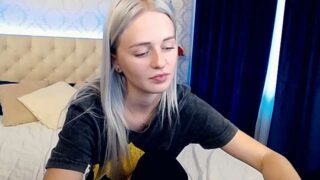IsabelaXLovee nude pussy closeups on cam for live sex video chat
