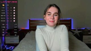 Layla_Wilson nude pussy closeups on cam for live sex video chat