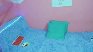 LeylaL0vely nude pussy closeups on cam for live sex video chat