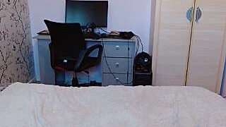 LouisaSky nude pussy closeups on cam for live sex video chat