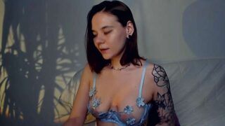 Me_Mia_Melone nude pussy closeups on cam for live sex video chat
