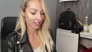 SexyyRika nude pussy closeups on cam for live sex video chat