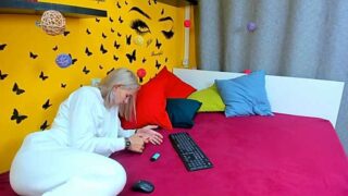 SilvyaBosse nude pussy closeups on cam for live sex video chat