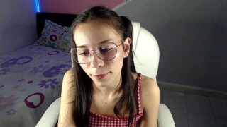 Soysara_5 nude pussy closeups on cam for live sex video chat
