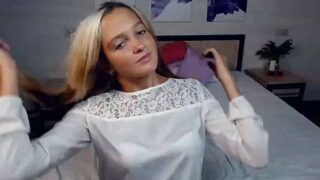 SylvieSimon nude pussy closeups on cam for live sex video chat