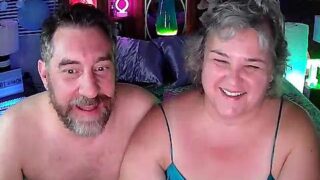 Thumper-n-Daisy nude pussy closeups on cam for live sex video chat