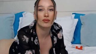 VanessaFlurry nude pussy closeups on cam for live sex video chat