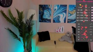 VelleryKinky nude pussy closeups on cam for live sex video chat