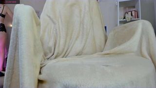 Wendy_Moonlight nude pussy closeups on cam for live sex video chat