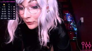 WinnieKooper nude pussy closeups on cam for live sex video chat