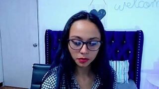 zafiro_bluee nude pussy closeups on cam for live sex video chat