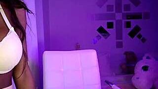 aliciamellet nude pussy closeups on cam for live sex video chat