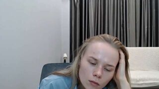 Dona_miss nude pussy closeups on cam for live sex video chat